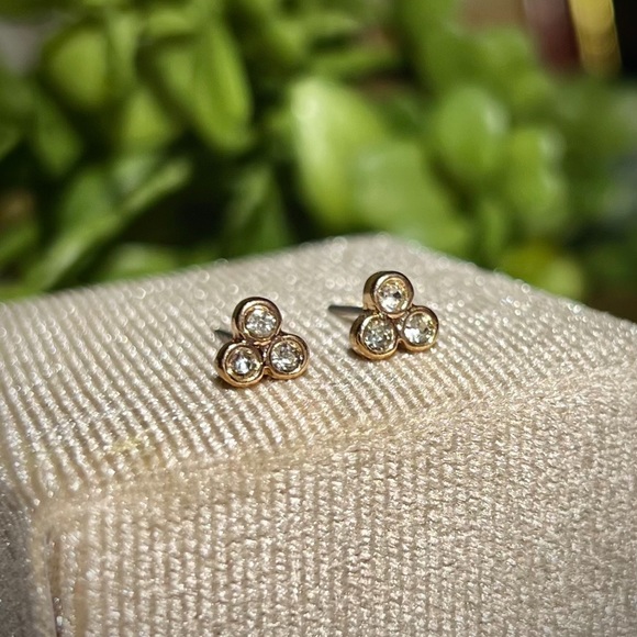 New Gold Crystal Stud Earrings 3 bezel set stones Hypoallergenic Earrings - Picture 7 of 9